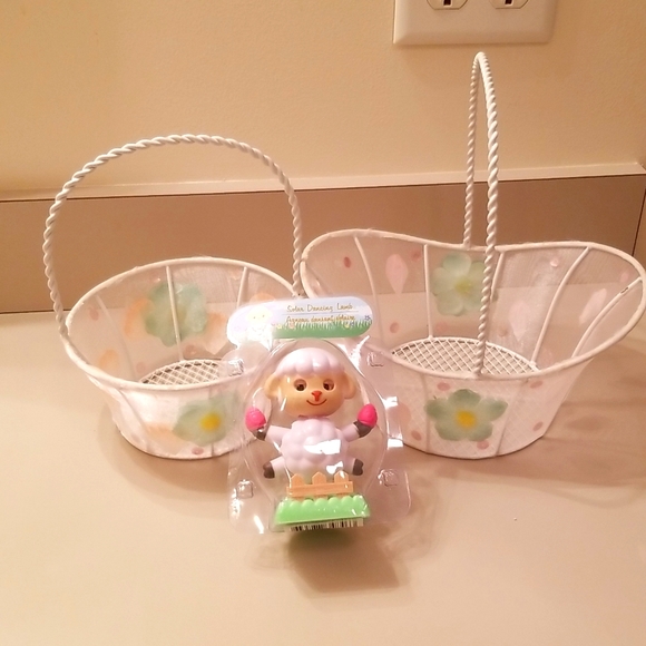 🐰BASKETS WITH SOLAR DANCING LAMB🐑 - Picture 1 of 4